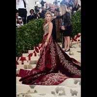 『ゴシップガール』ブレイク・ライブリー、METガラの過去写真を掲載 「美しすぎる」と絶賛の声