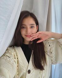 「世界の一番美しい女の子」「えぐい可愛い」新木優子のキュートなウィンショットにファン称賛