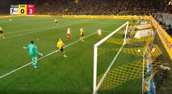 サポーターもブチギレ！「守備がザルすぎる」「あんな簡単に崩されたら終わり」 天才集団・バイエルンが強すぎる… ドルトムントに力の差を見せてフルボッコにした瞬間