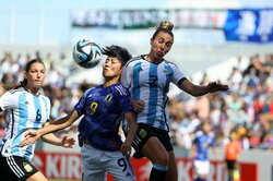 めちゃくちゃ強すぎるパワー！アルゼンチン代表を上回る圧倒的なフィジカル WEリーグ得点女王・植木理子の体張ったカッコ良すぎるポストプレー