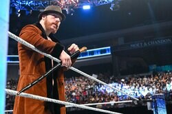 鍛え上げられた肉体が圧巻！ビール腹レスラーが奇跡のダイエットで圧巻腹筋を披露「めっちゃ引き締まってる！」