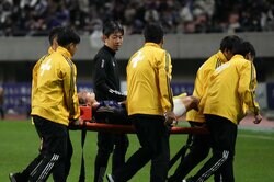 「危険すぎるタックル」美弾の中村敬斗を負傷させたカナダDFに批判殺到…「レッドやぞ」