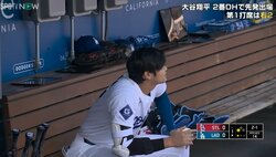 大谷翔平、新通訳が頼れる一面を即発揮！ ベンチ内での一コマに「これは安心できる」ファン安堵