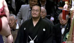 浅香山親方の代役を務めた振分親方に「不安げな表情だ」とファンも心配