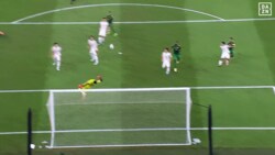 鈴木彩艶の“片手フライングセーブ”がバズる！「魔法の瞬間」に選出で「AFC公式もザイオンに気づく」「ついに日本代表でも覚醒？」の声