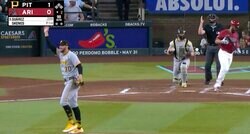 本気になった？ 怪物右腕がマウンド上で笑う…「怖すぎる」内角高めに剛速球→マン振り三振で“ニヤニヤ”「楽しんでるw」