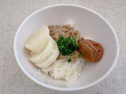  辻希美、自身が大好きな最高の朝食を公開「べったら、しららの梅干し」 