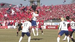 「PKはおかしい」「これはよく見てるわ」競り合いで肘が顔面直撃→ファウル判定に賛否両論「腕がかなり上がってたからなぁ」