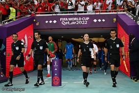 ワールドカップ史に名を刻んだ女性審判員…山下良美レフェリーが帰国「この先に継続していけるように」