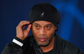 決勝を前に両国エースを比較、ロナウジーニョ「メッシは50歳までプレーできる」