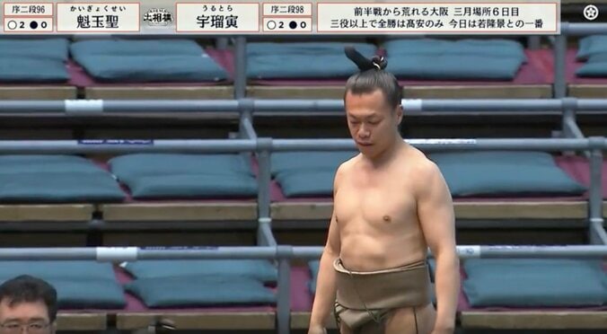 「今のは何だ？」大相撲三月場所で“ウルトラの足取り”に脚光！ 62キロの小兵が130キロを転がす「名人」「足と相撲を取る男」 2枚目