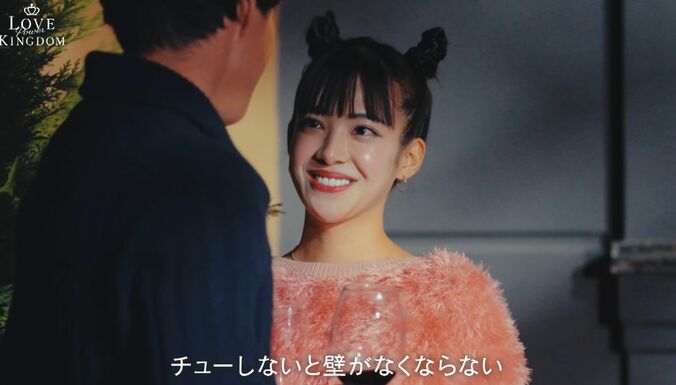 【写真・画像】低身長モデル美女、知り合いの会社社長をこっそり呼び出し「チューしないと壁がなくならないから…」突然のキス　2枚目