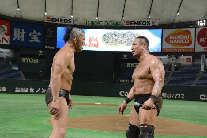 キャンプ場、工場、電車、東京ドーム…DDTの真骨頂「路上プロレス」のデタラメすぎる魅力 1枚目