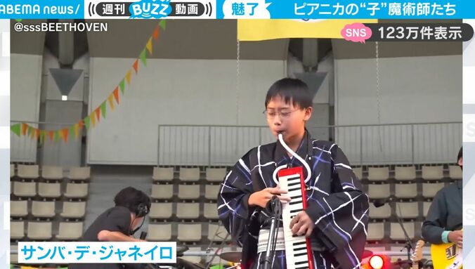 【写真・画像】タツノオトシゴが魚を“連れ去り”！自らの尻尾で巻きつけるようにがっちりと連れ去る姿に反響「魚、あからさまに戸惑ってるwww」　1枚目