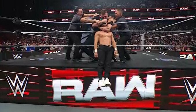 「やばい絵面」「放送できない」ヒールレスラーの“暴走”が波紋 「ガチのブーイングで笑えない」ファン悲痛 4枚目