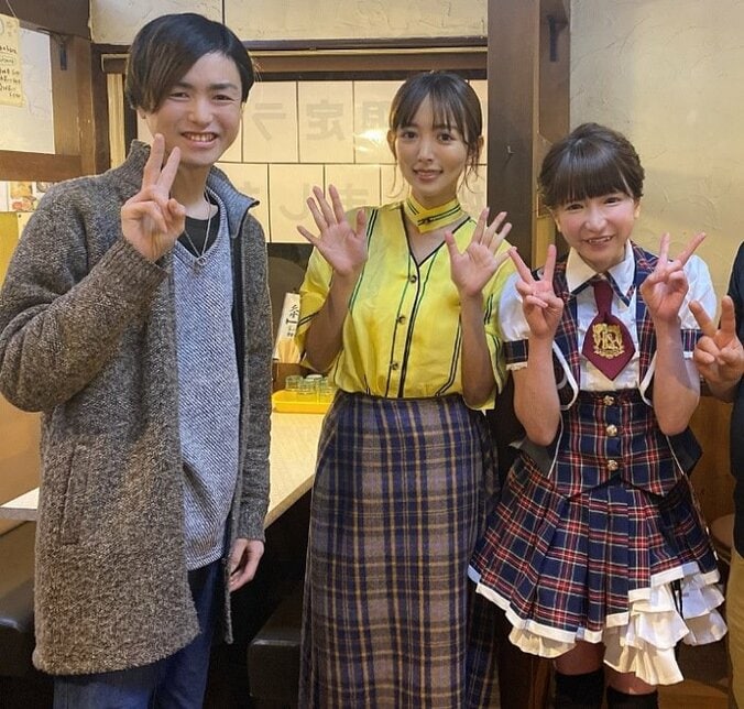 もえあず、夏菜の小顔ぶりに驚愕「お顔が小さすぎ&目が大きすぎて二次元の世界」 1枚目