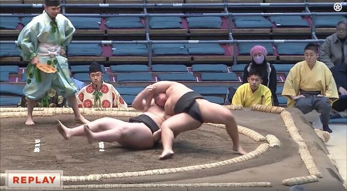 前相撲で館内どよめく「いきなり大技」 発生割合0.01％の決まり手に酷似で「居反り出るのすごい」「こんなところでレアな技」反響相次ぐ 5枚目