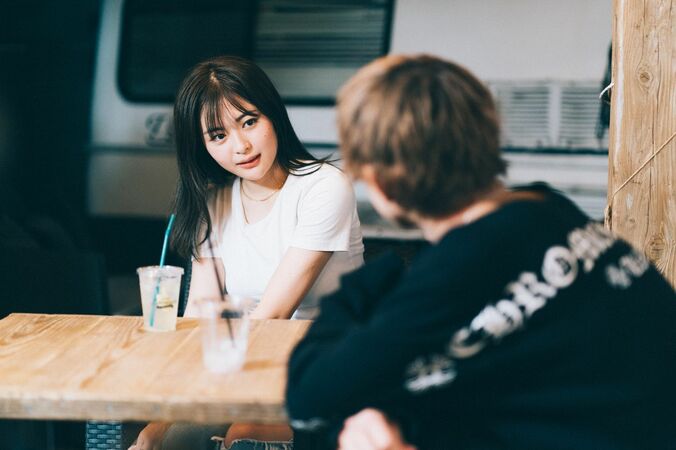 ラッパー・エザキのカッコ良すぎるライブ姿にりの、そしてモモカの気持ちが大きく動く…「ライブ観てイメージ変わっちゃった」『虹オオカミ』第6話 1枚目