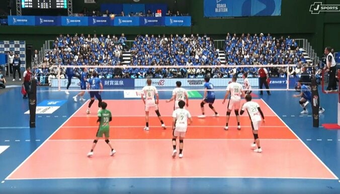 見事な連係プレー