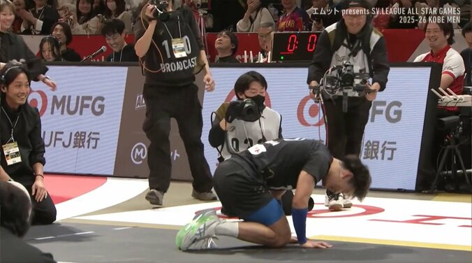 西田有志に何が…？ 女性スタッフに“スライディング”土下座で全力謝罪「もはや芸術作品レベル」SNSで大バズり中 5枚目