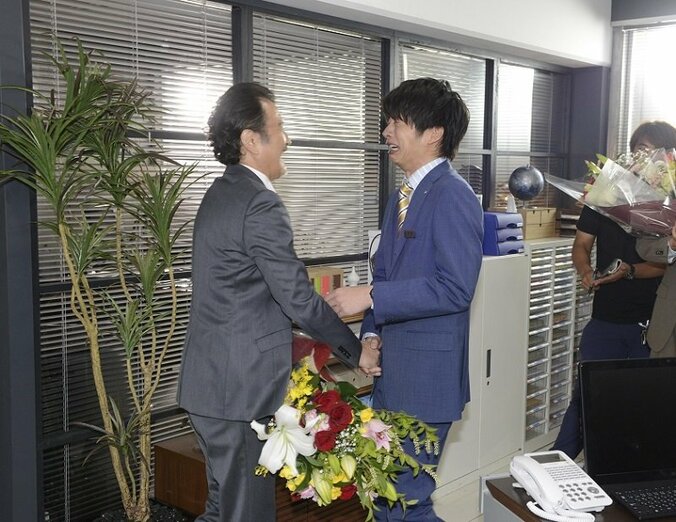 田中圭、“ヒロイン”吉田鋼太郎のクランクアップに号泣「本当に幸せな時間でした！」 2枚目