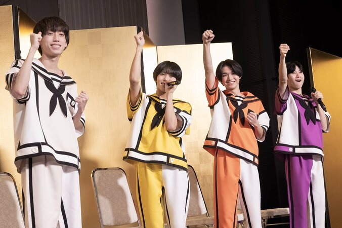 デビューして4か月、全員10代のTHE SUPER FRUITの初々しさにももクロがメロメロ「フレッシュ」『第6回 ももいろ歌合戦』 1枚目