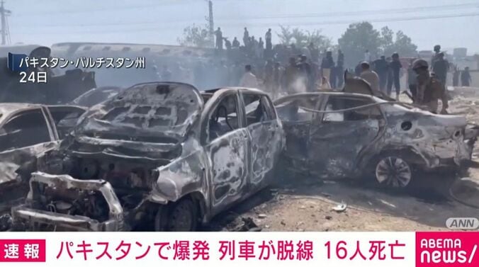 黒焦げの車