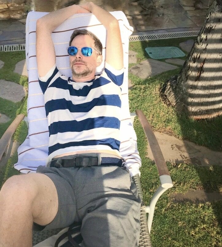 アンミカ、義母とハワイの海辺を散歩「初の娘のように溺愛してくれる」