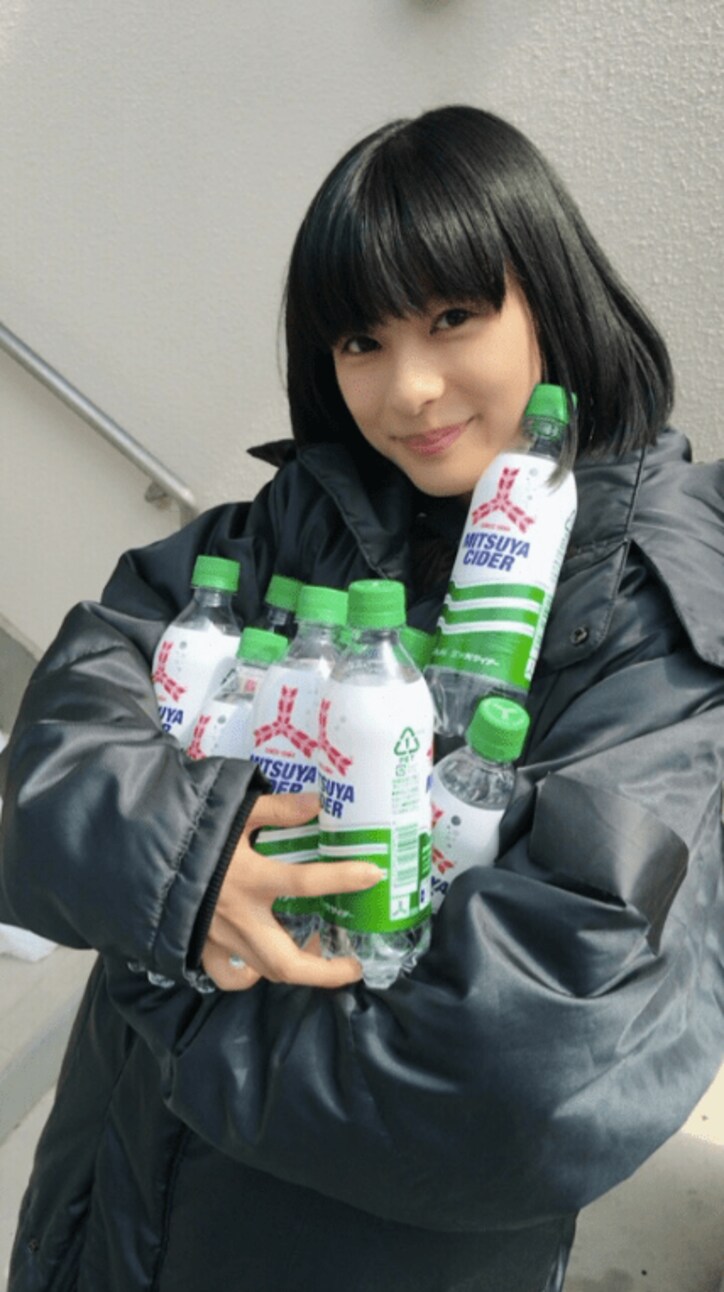 芳根京子、三ツ矢サイダーを爆買い　抱える姿に「爽やかすぎる」