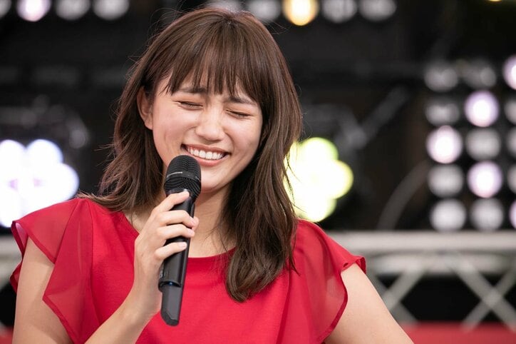 「湿布が」「首大丈夫？」川口春奈、キュートな自撮り写真投稿もファン心配の声