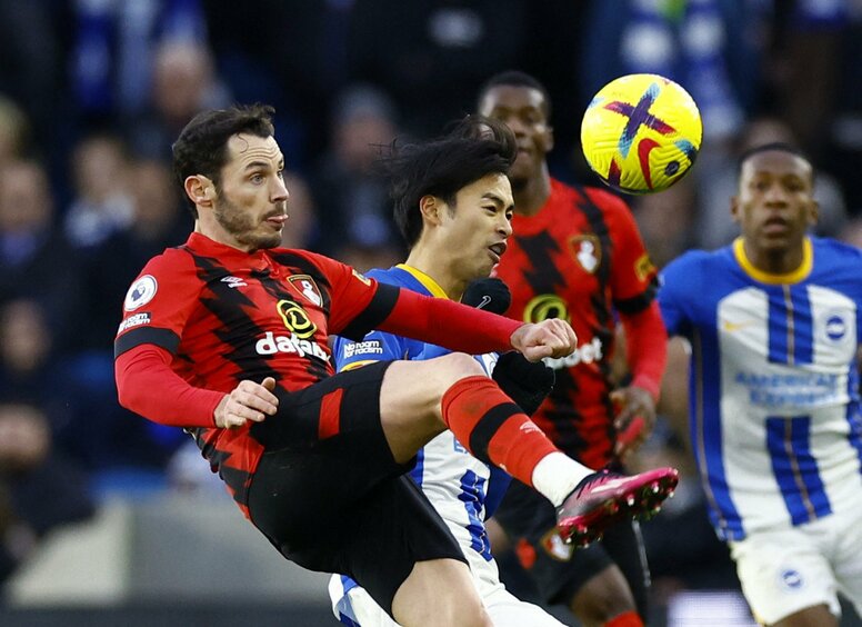 「三笘被害者の会」再来かリベンジか...三笘薫を手で止めたベテランDFアダム・スミス　若き相棒との連携でサイドの支配者となるか