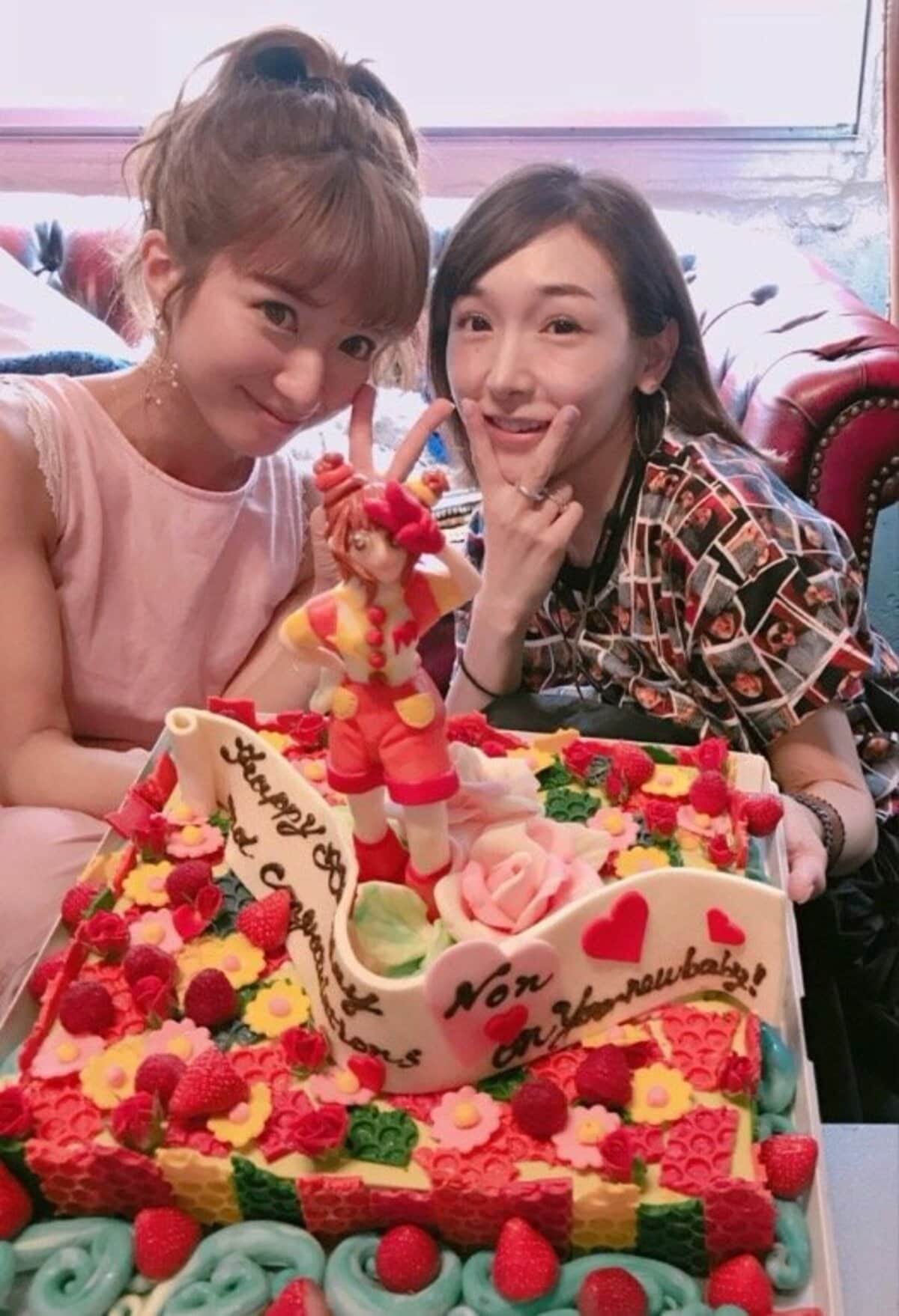 辻希美、“相方”加護亜依との2ショットを披露 “ダブルユー復活”を約束