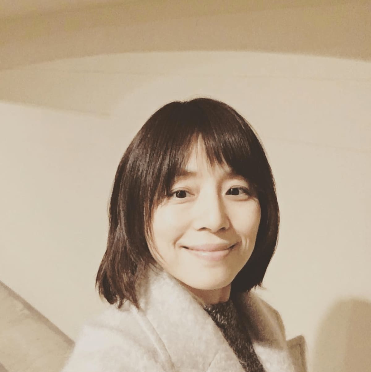 石田ゆり子 前髪を切ってイメチェン ガッキーぽい との声も 話題 Abema Times