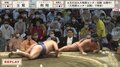土俵の角に腹からドスン 苦しそうな力士に思わずファンも「痛そうな落ち方」と心配