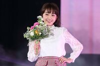 平祐奈、イタリア・ミラノを颯爽と闊歩 サングラス姿に「流石、画になる」「色気ありすぎ」