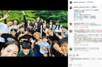 つるの剛士、全員B型の親族集合ショットを公開 「美形一家」「賑やかで羨ましい」の声