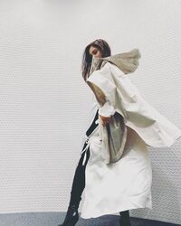 谷まりあのスタイリッシュな私服に反響「カッコ良くお美しくとっても素敵」