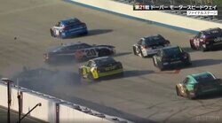 「ぶつけられたか？」レース再開→“即座に”多重事故「ほぼストレートですよ」不可解スピンも“実は”同時多発アクシデントの衝撃シーン