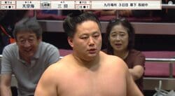 復活の24歳“逸材力士”に衝撃「体幹すごい」 体重差約40kg覆す圧巻の取組「豪快に吹っ飛んだ」称賛と驚きの声