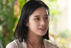 23歳・美人ギャル、大胆デザインの水着姿で男子に積極アピール「可愛い〜」ニューヨーク屋敷はメロメロ