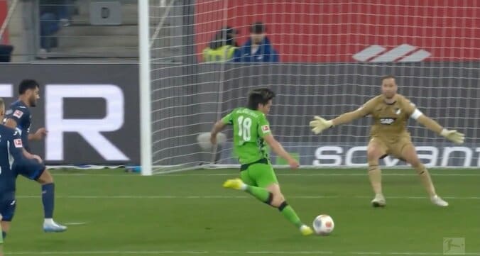 【写真・画像】場内騒然！ 伊藤洋輝、目を疑う“まさかの光景”「速すぎだろ」「どこから来たん？」衝撃の“爆速カバーリング”炸裂「左CBなのにあそこまで」　1枚目