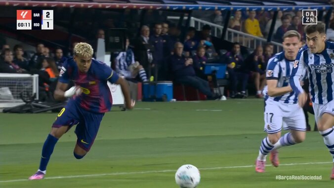 「バケモノ」神童ヤマル、衝撃のボールタッチで相手守備陣を翻弄「どうやって抜いたの？」左足エラシコで圧巻“股抜き縦突破”の瞬間 5枚目