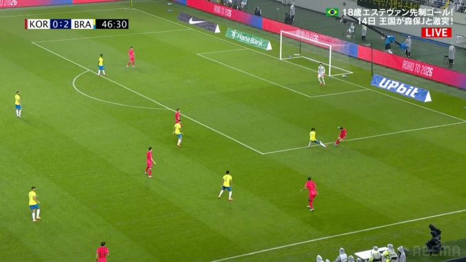 「何やってんだよ…」韓国代表DFの“衝撃ミス”に騒然！「本当にバイエルンの選手？」ドタバタ対応でブラジル新星にゴールを許した一部始終 3枚目