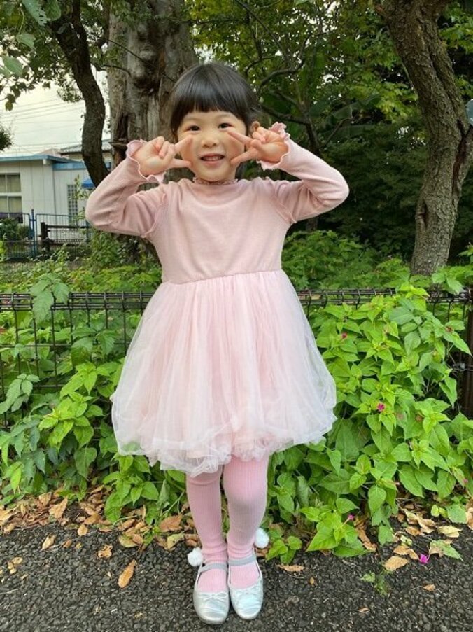 はんにゃ・川島の妻、ハロウィンと思われた娘の格好「いいえ、これは私服です」 1枚目