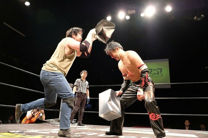 「リングで試合をするだけがプロレスではない」スタッフと選手が流血デスマッチ！　DDT映像班主催興行「ベータマニア」のメッセージとは？ 1枚目