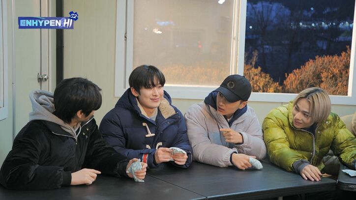 “愛嬌の天才”ソヌはニッコリ！ニキは投げキッスも！ENHYPEN、“団結力”を試されるチャレンジで失敗続々！？