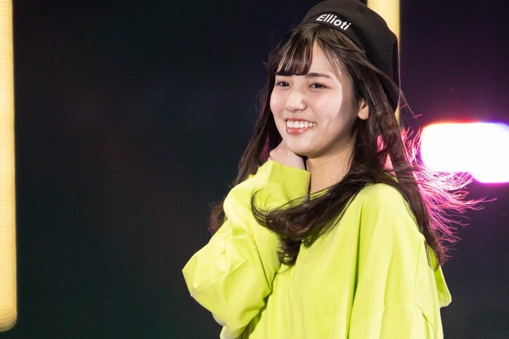 日向坂46が平成最後の『TGC』で3曲ミニライブ、濱岸ひよりが初ランウェイで笑顔を見せる