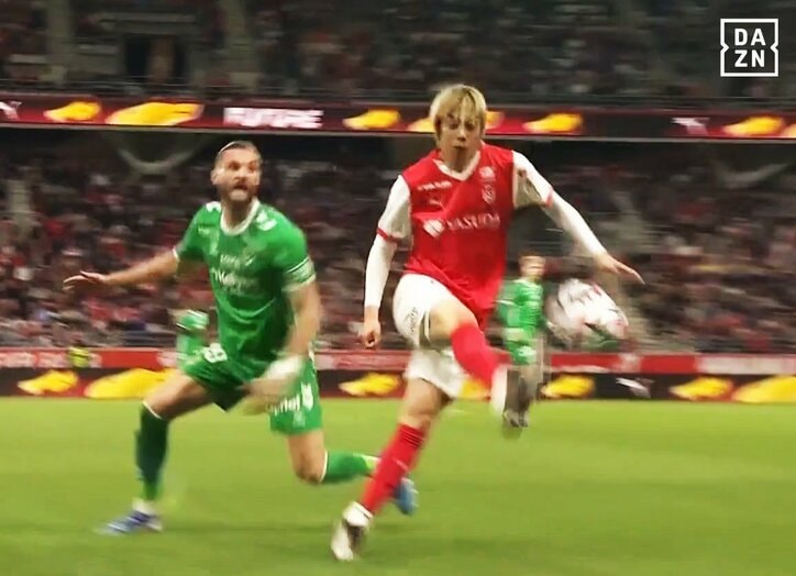 【写真・画像】「押し込むだけやろ！」中村敬斗が“鮮烈ドリブル”で決定機演出→味方２人が飛び込むもアシスト未遂…「何回外すんだよ」ファン落胆　1枚目