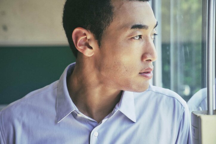 関口メンディー、居心地悪さを感じた子ども時代 小2で出会った恩師が教えてくれたこと『覆面D』インタビュー