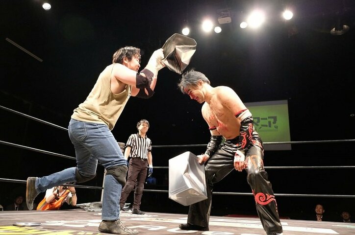 「リングで試合をするだけがプロレスではない」スタッフと選手が流血デスマッチ！　DDT映像班主催興行「ベータマニア」のメッセージとは？